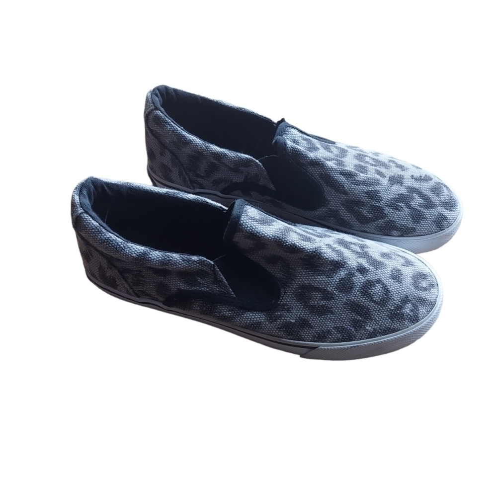 7.5‎ Polo assn. Gray and black cheetah print